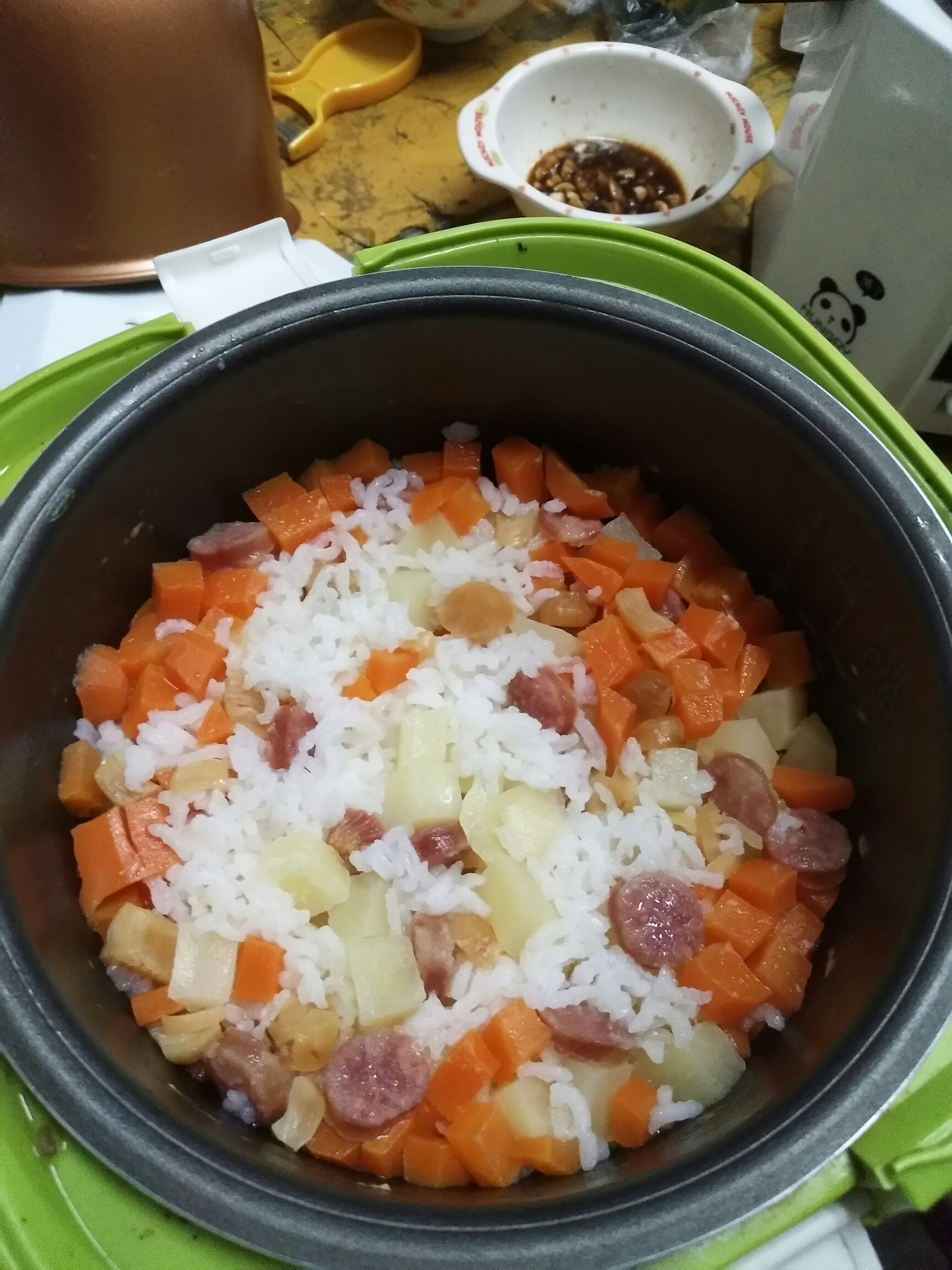 土豆腊肠焖饭 电饭煲图片