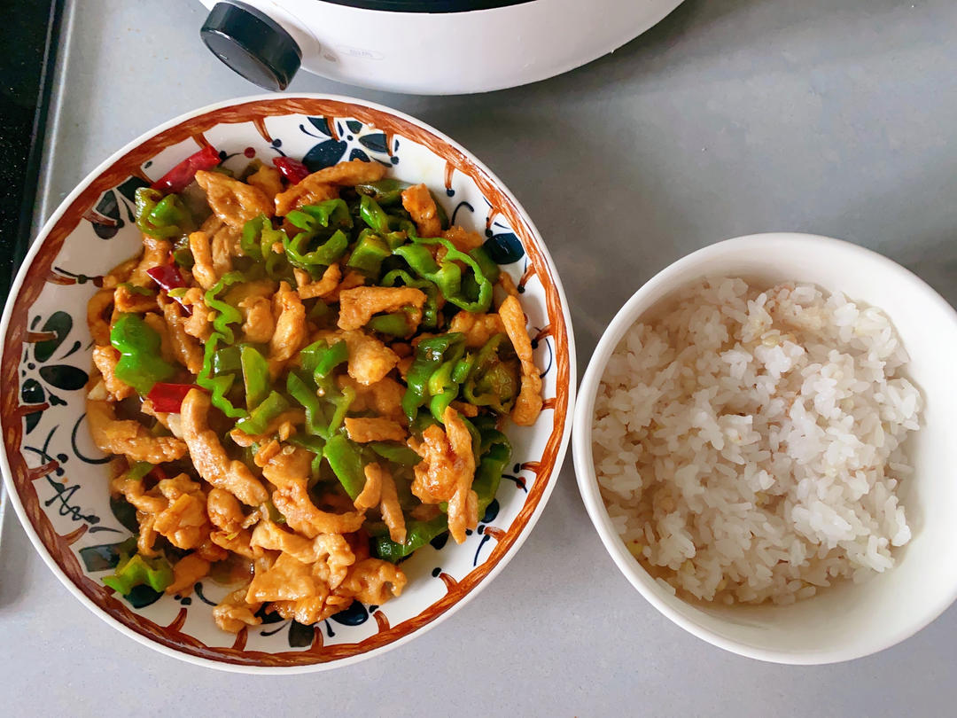 巨好吃的青椒炒鸡胸肉丝，超下饭