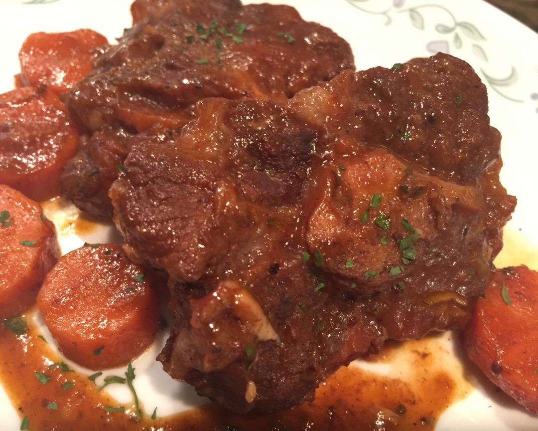 红酒炖牛尾的做法