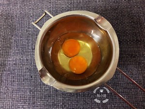 土锅海参煎蛋的做法 步骤4