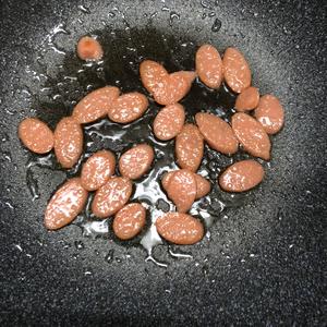 超下饭，青椒火腿肠炒土豆的做法 步骤2