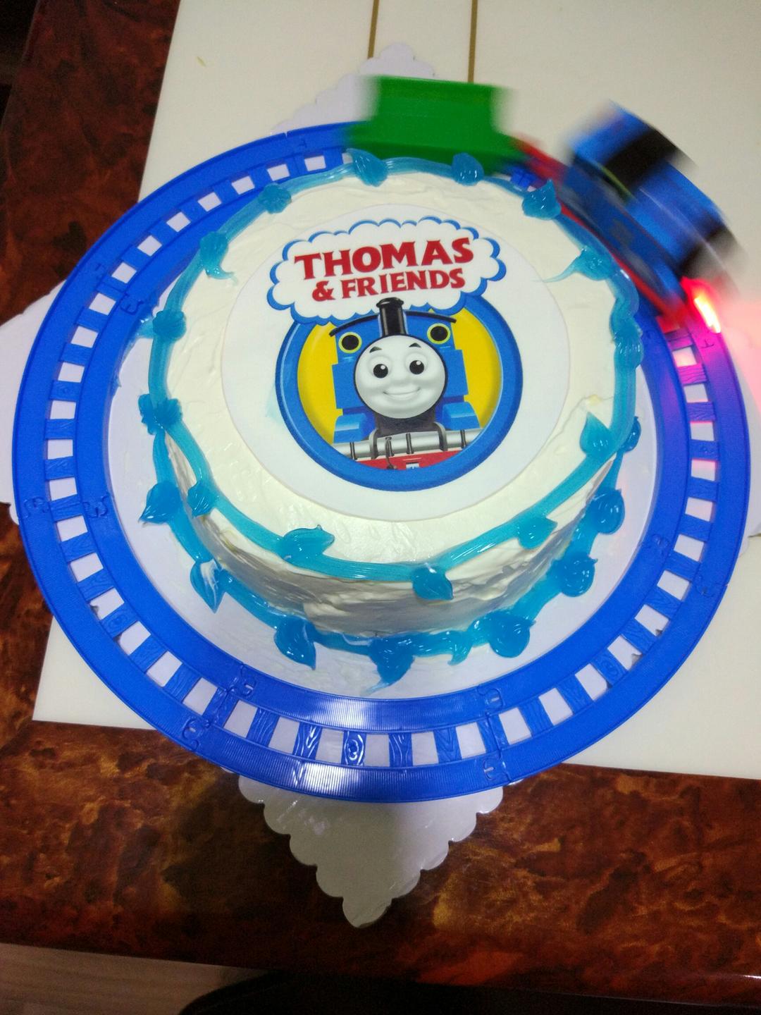 托马斯小火车千层生日蛋糕6寸的做法
