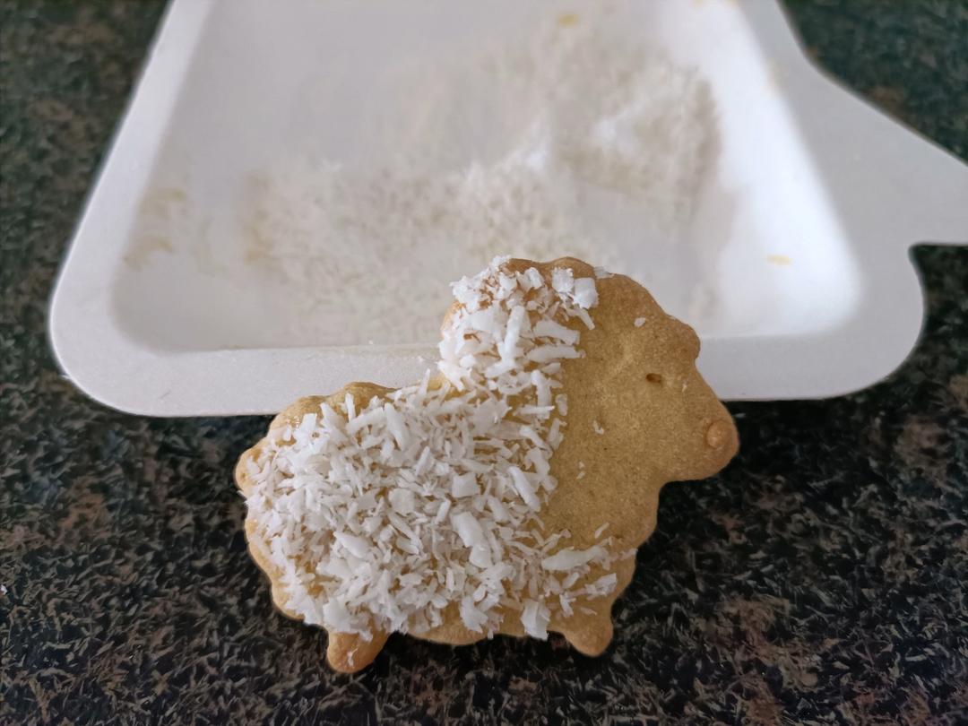 萌化了的羊咩咩卡通饼干