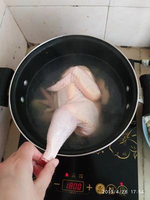 白切鸡的做法 步骤2