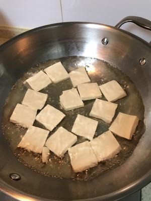 虾酱炒鸡蛋配豆腐的做法 步骤6