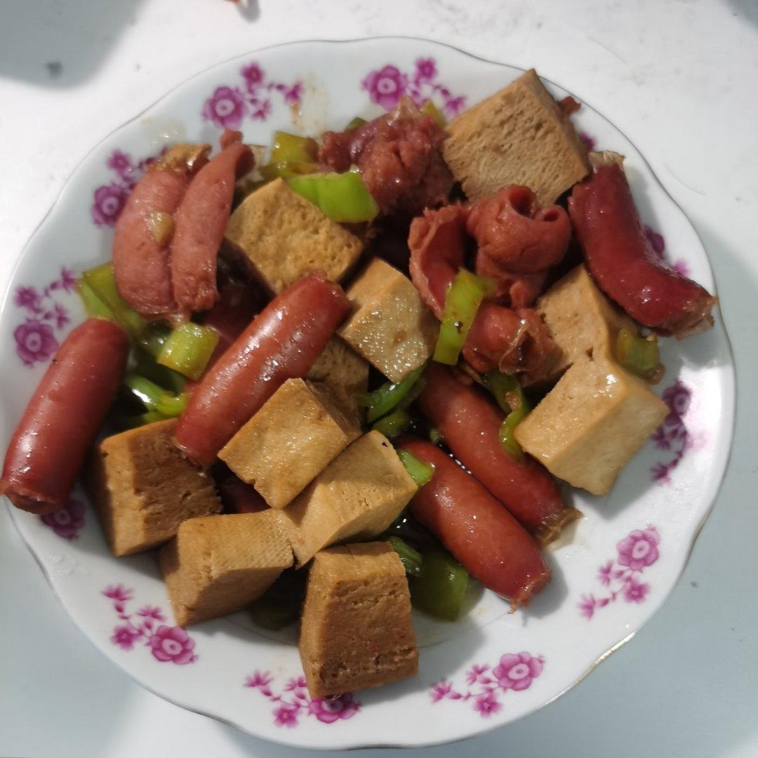 香肠炒油豆腐