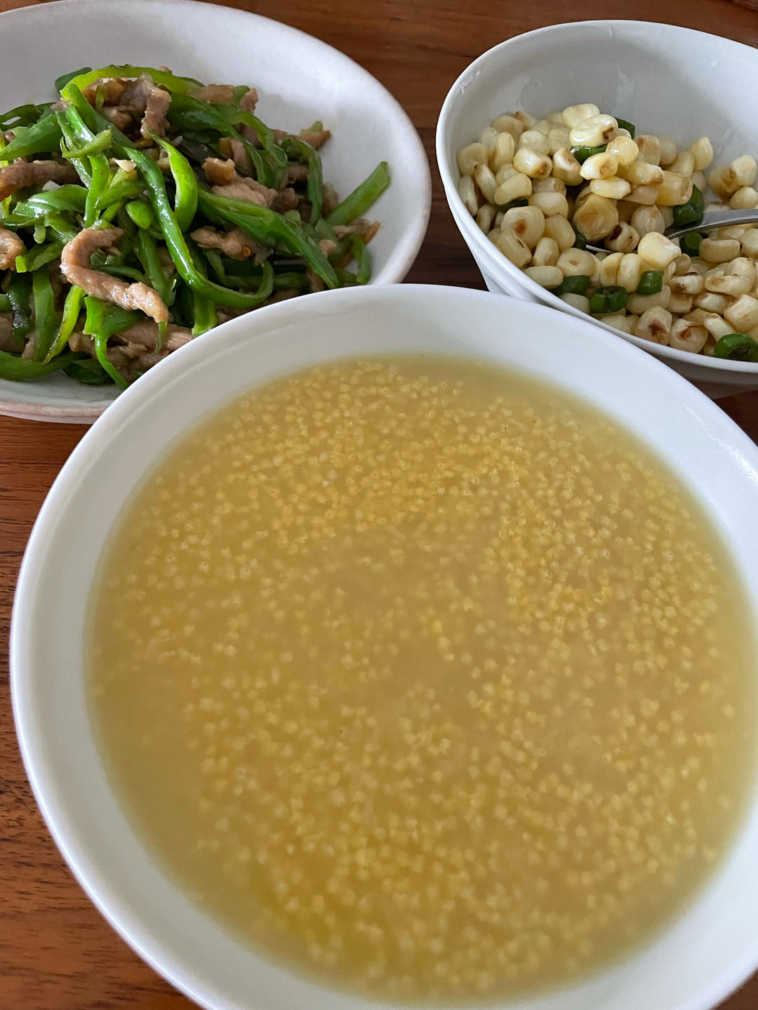 经典的家常菜，青椒炒肉丝，简单的食材也能做出如此美味