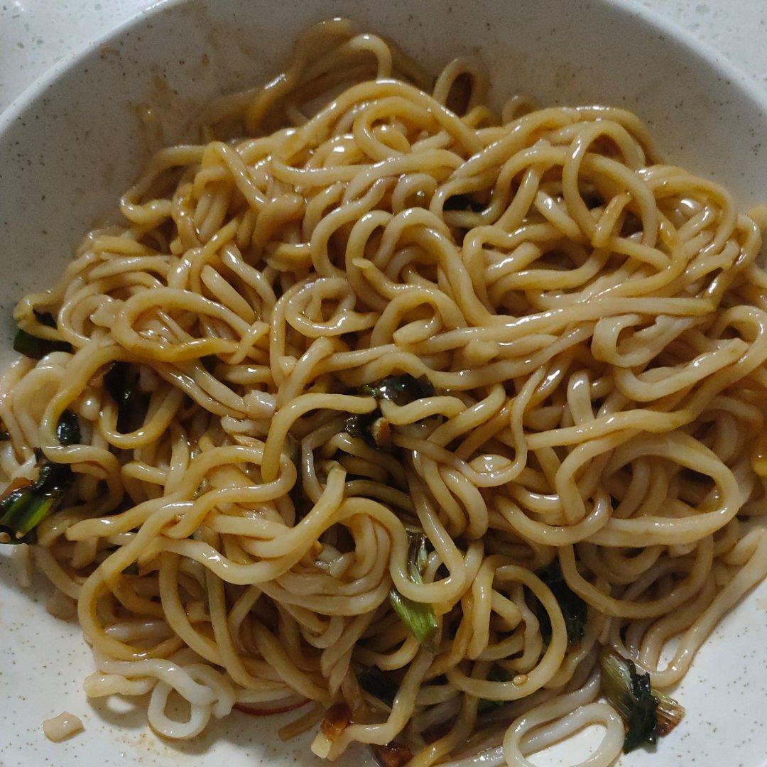10分钟搞定的一碗葱油拌面