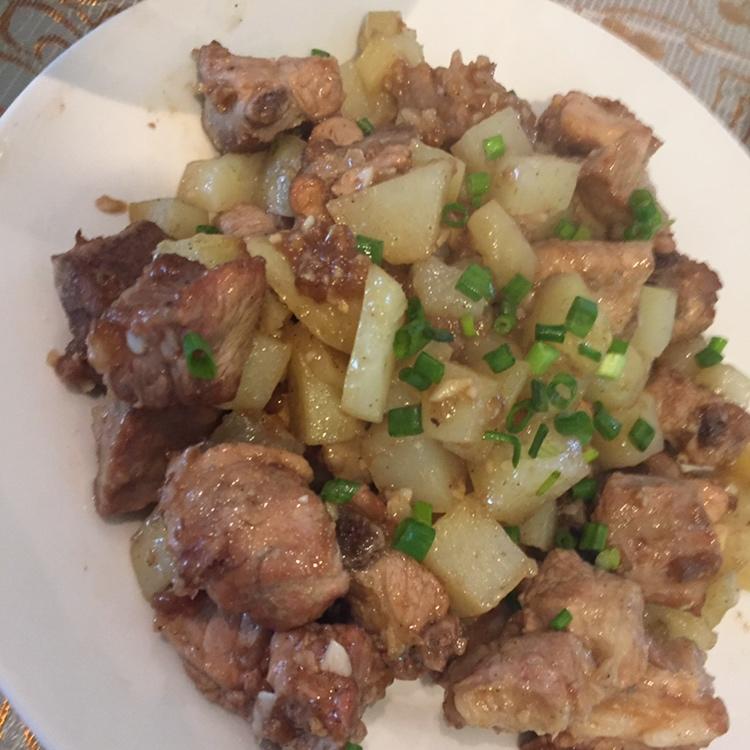 香酥排骨蒸土豆