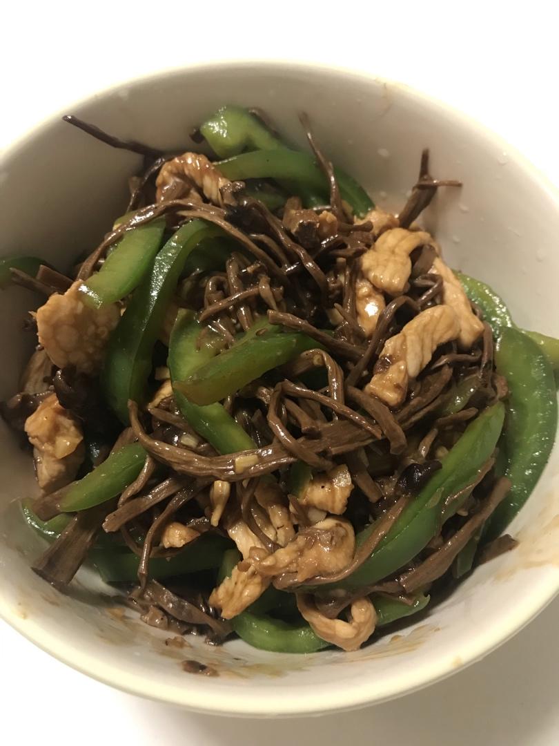 五花肉干锅茶树菇