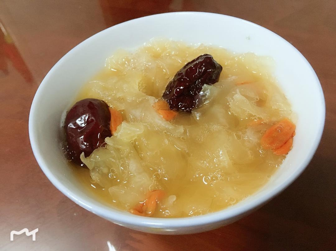 新鲜银耳羹