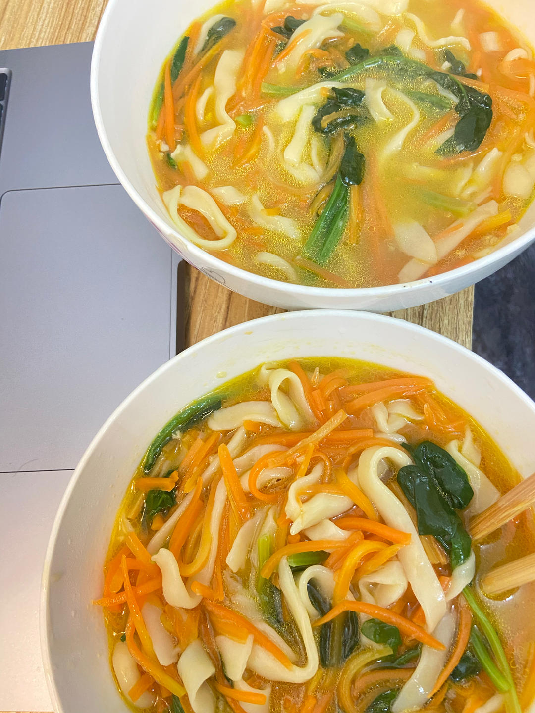 菠菜手擀面