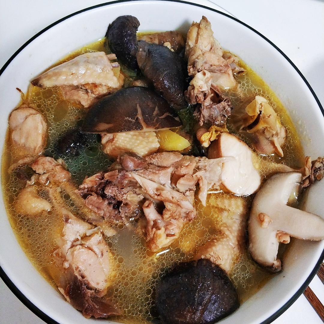 香菇炖鸡汤