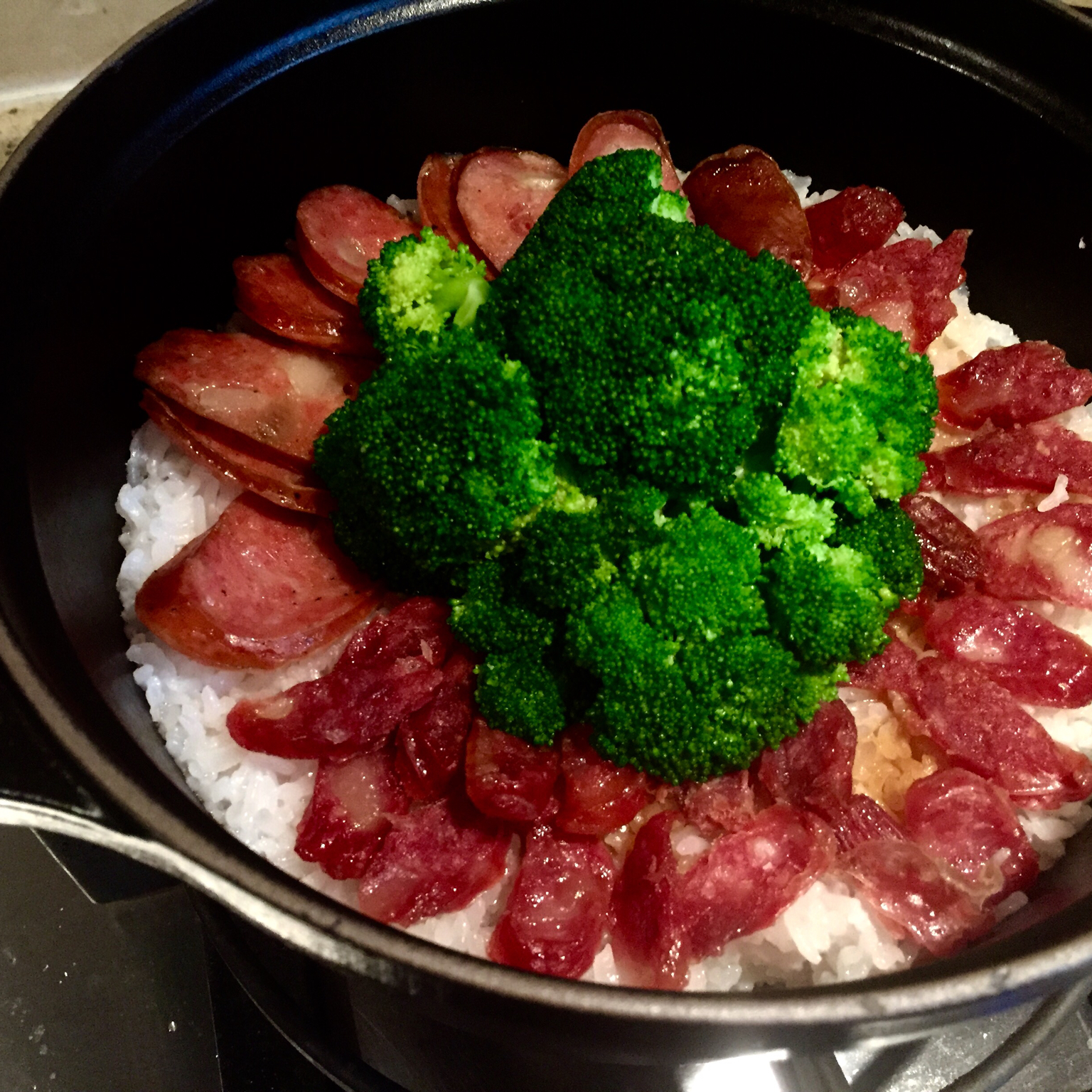 传统腊肠煲仔饭