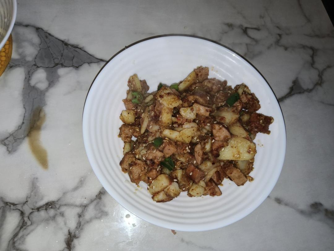 香辣过瘾的孜然土豆火腿，比路边摊还好吃