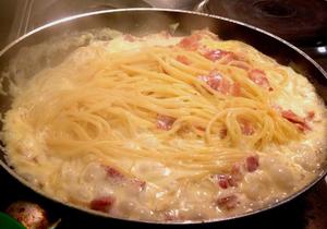 奶油培根意大利面（spaghetti）的做法 步骤5