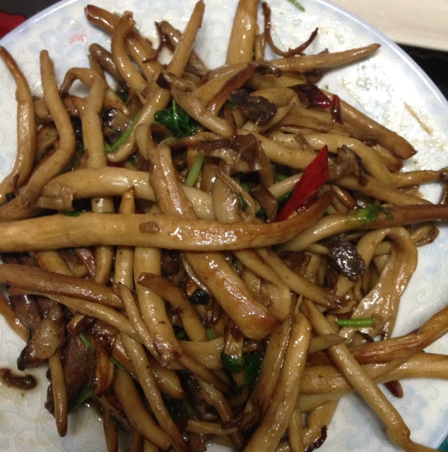 干锅茶树菇