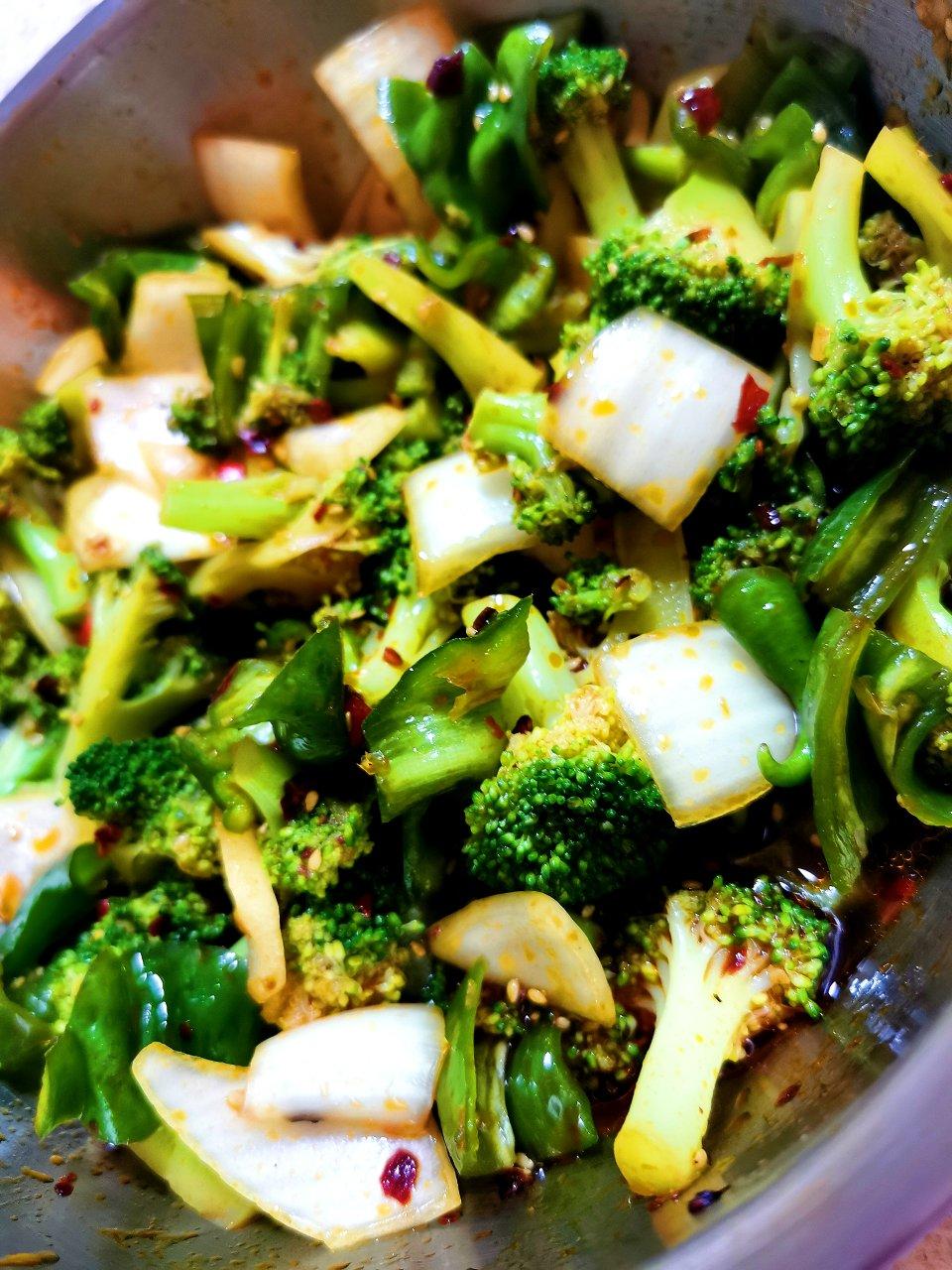 超人sss做的辣拌西兰花(简单又好吃)