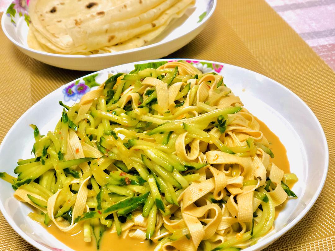 春饼合菜之【黄瓜豆皮丝】的做法