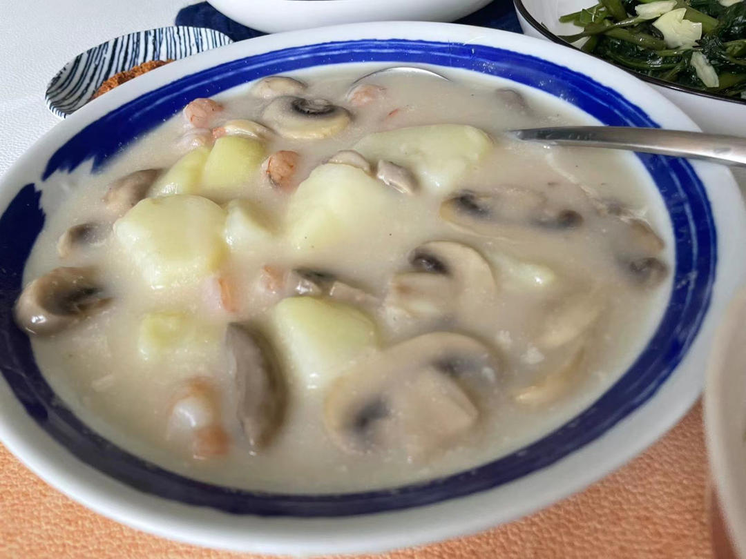 低卡的奶油蘑菇汤「无淡奶油」