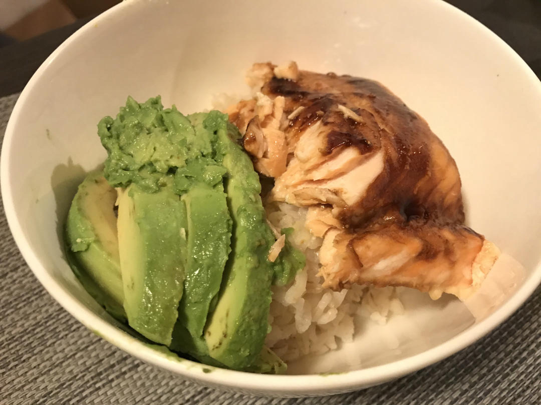 三文鱼牛油果拌饭