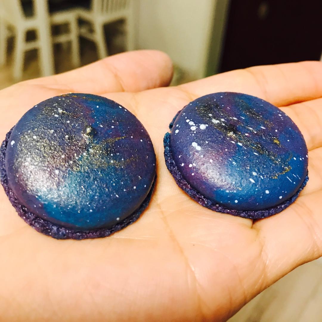 巧克力豆帅帅的麻麻做的星空马卡龙制作方法(圣诞节彩蛋:饼身的制作)