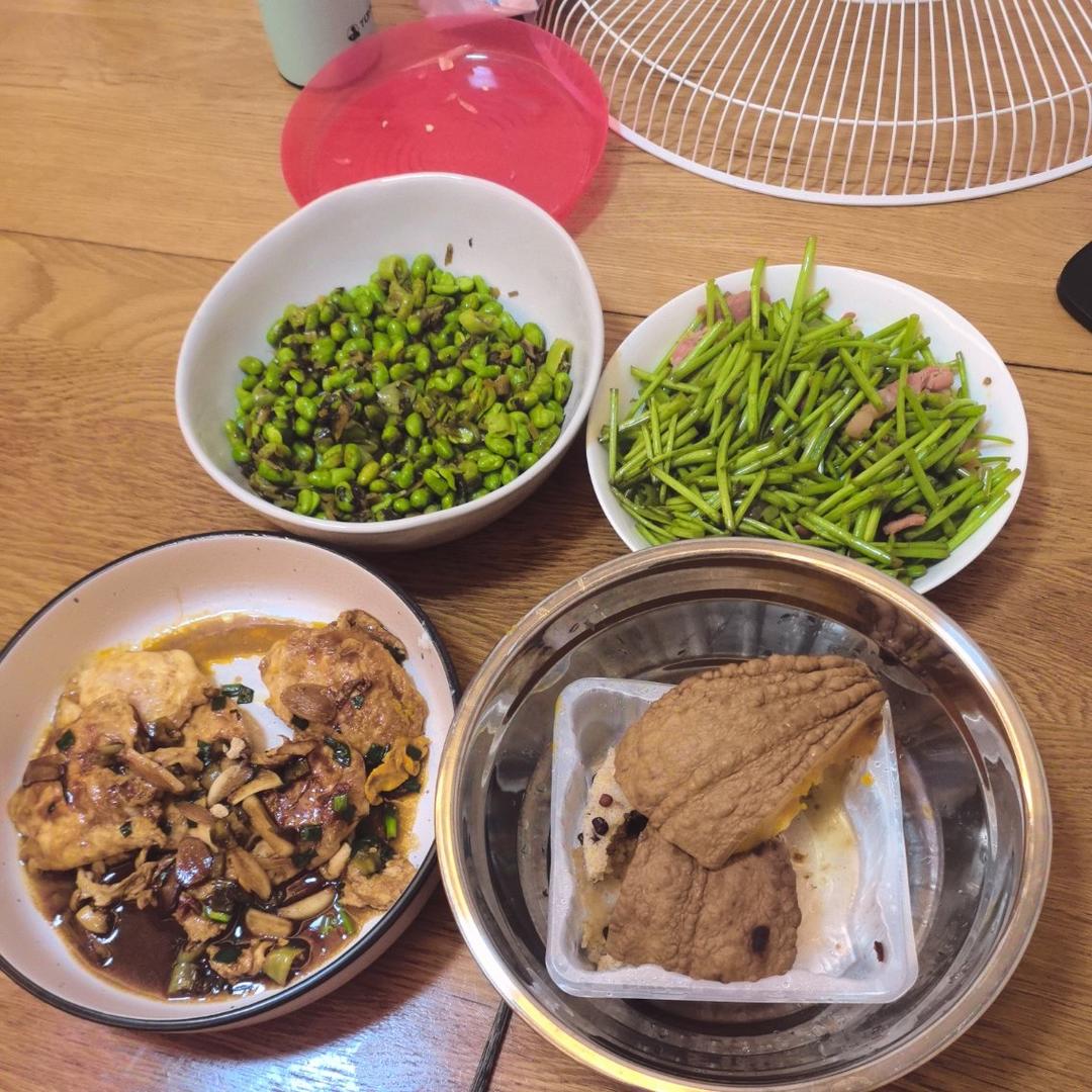 美味巨下饭的家常小炒～辣椒炒荷包蛋！