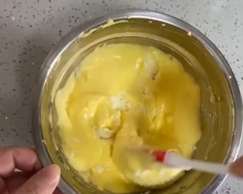 宝宝无糖蛋黄溶豆（蔬菜、水果）有打发蛋黄及制作视频的做法 步骤7