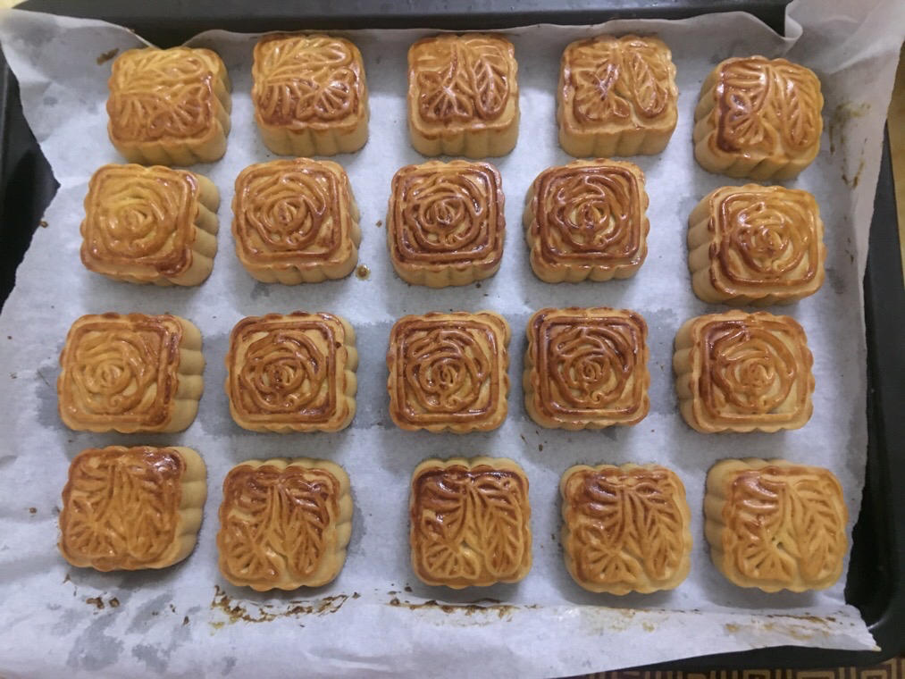 广式月饼—蛋黄莲蓉月饼