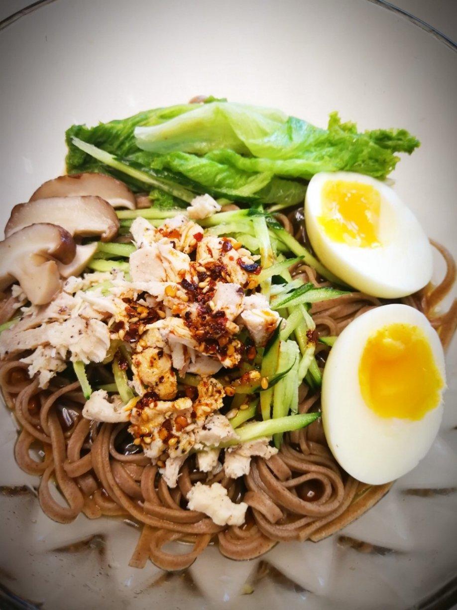 麻辣鸡丝荞麦面