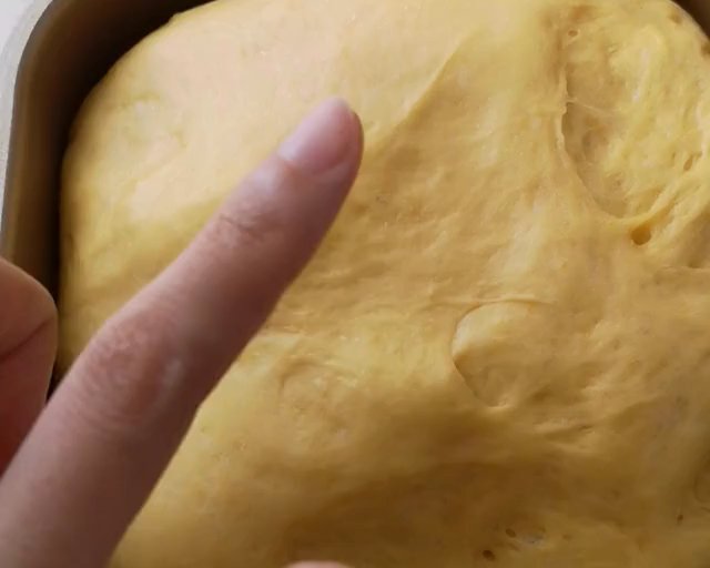 网红南瓜吐司视频记录（面包机做法）的做法 步骤3