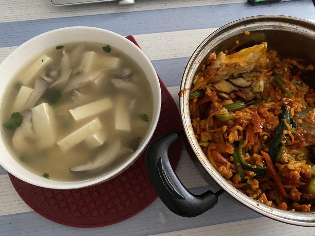 蘑菇豆腐汤