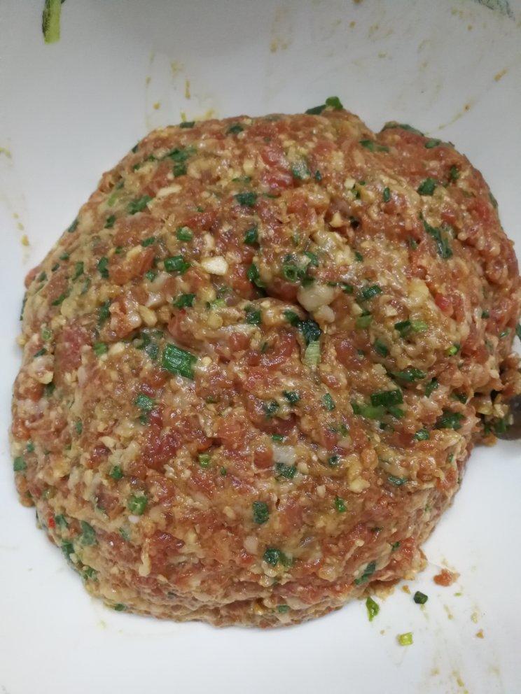 大肚饺子包法——后附视频  (胡萝卜牛肉馅儿)