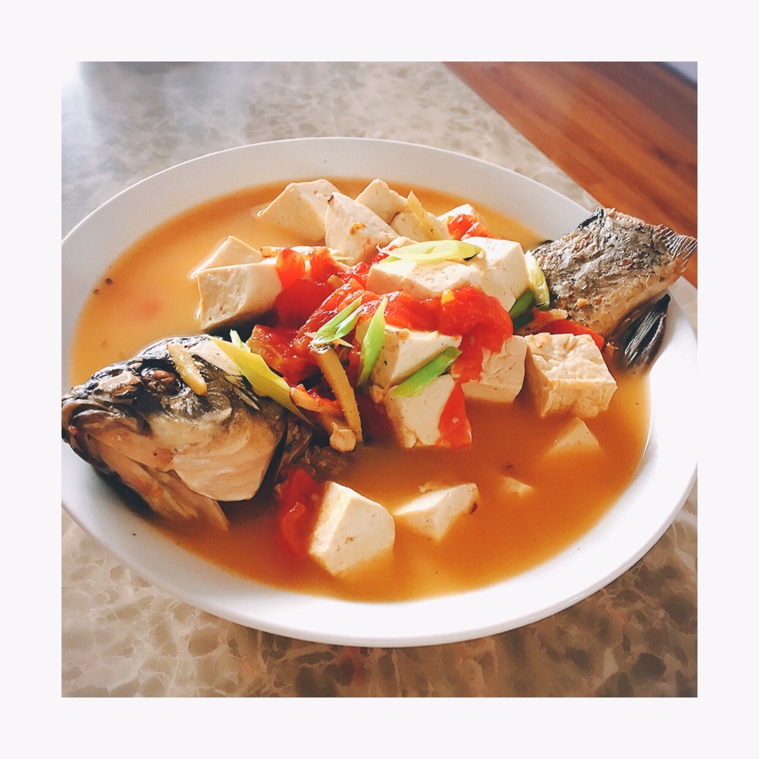 番茄豆腐炖鲫鱼