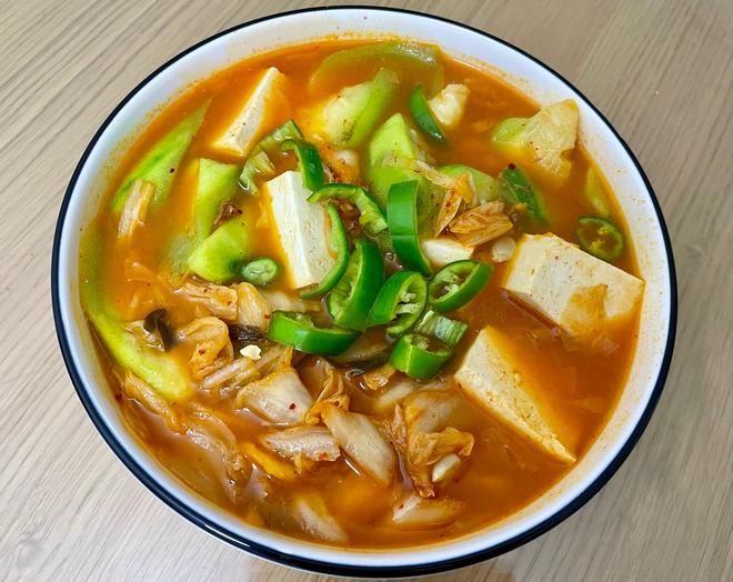简单版韩式泡菜汤，酸辣开胃下饭的做法
