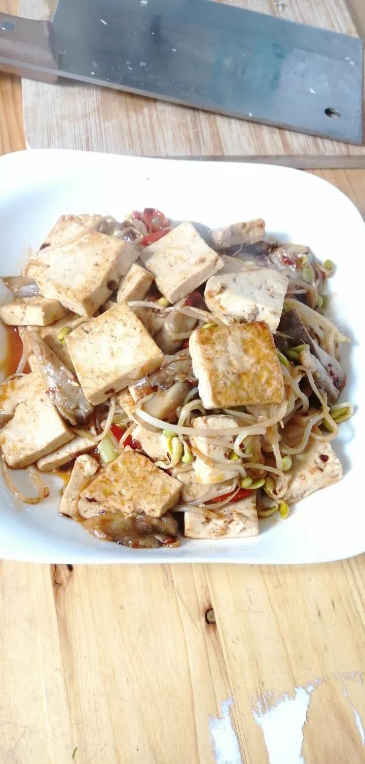 豆瓣豆芽炒豆腐