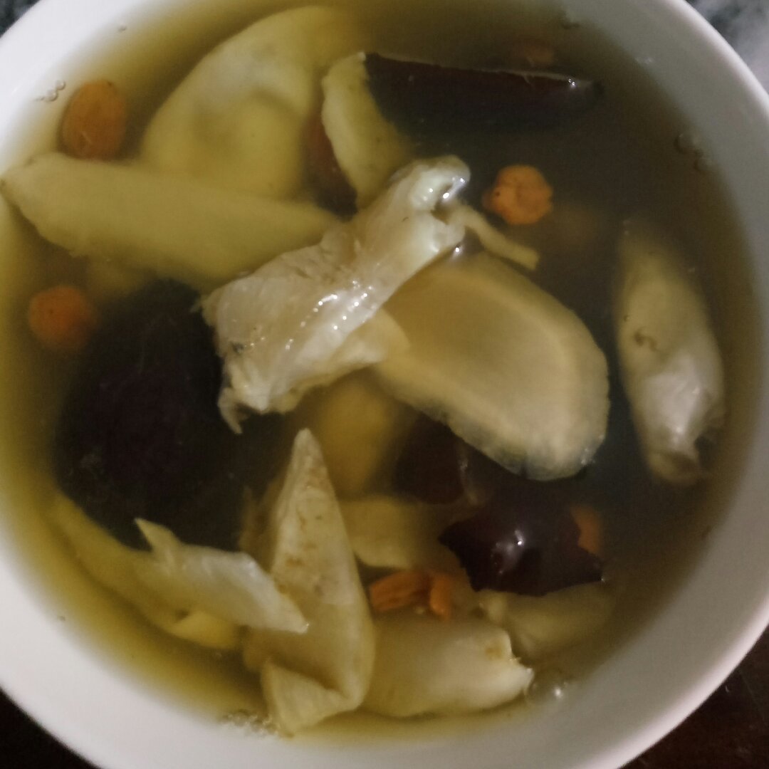 红枣枸杞炖鱼胶