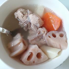 莲藕山药胡萝卜排骨汤