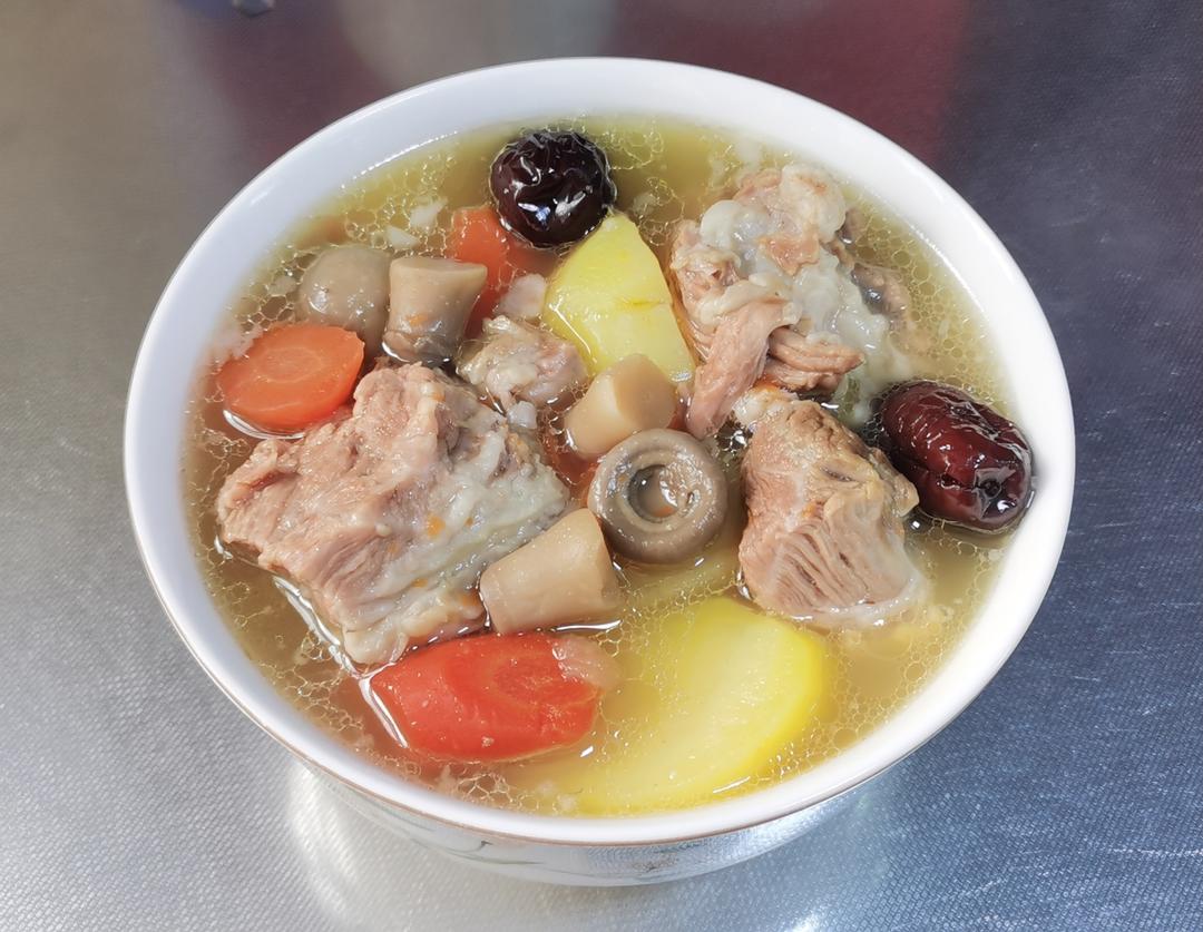 胡萝卜羊肉鲜汤