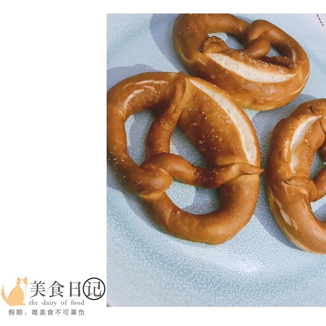 哈喽~面包你好！巴伐利亚碱水面包