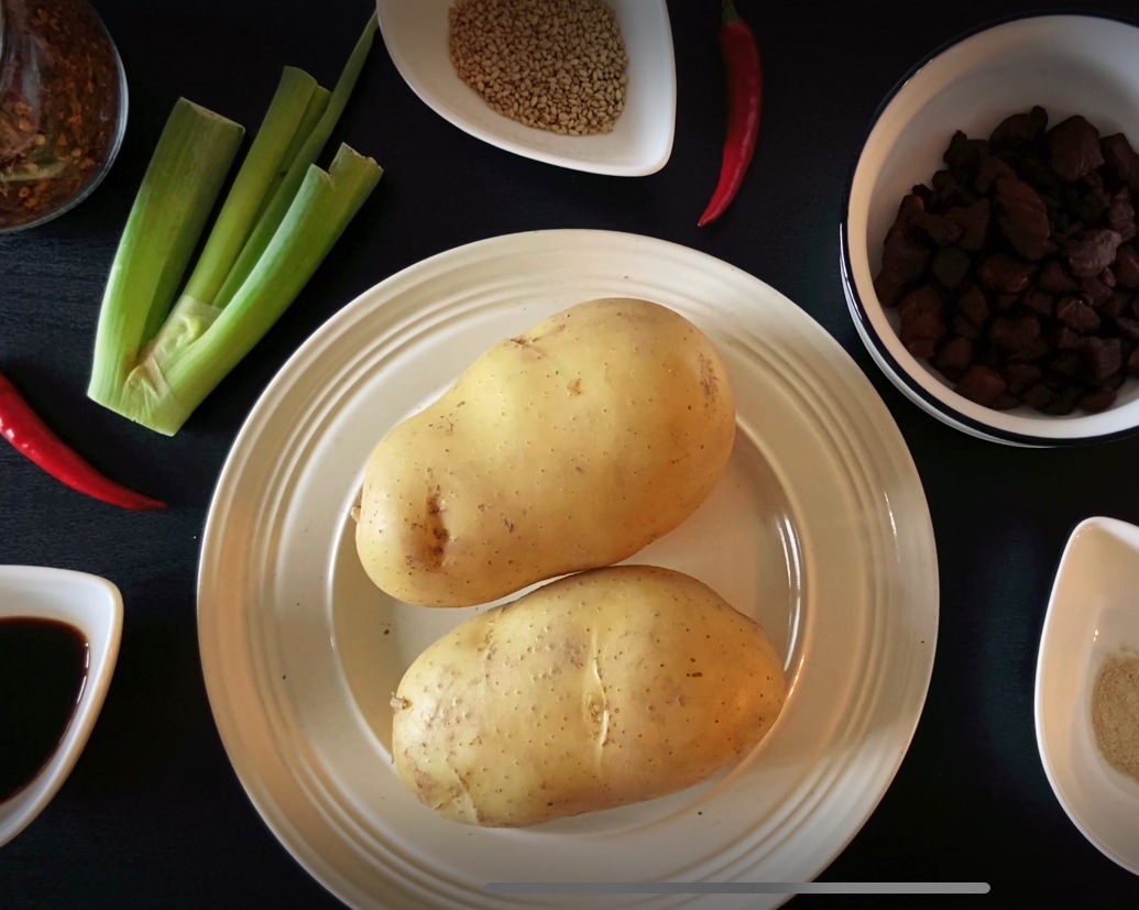 一人食 ｜ 🥔脆哨土豆泥（地道贵州菜）的做法 步骤1