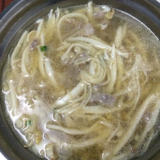 金针菇豆腐肉片汤