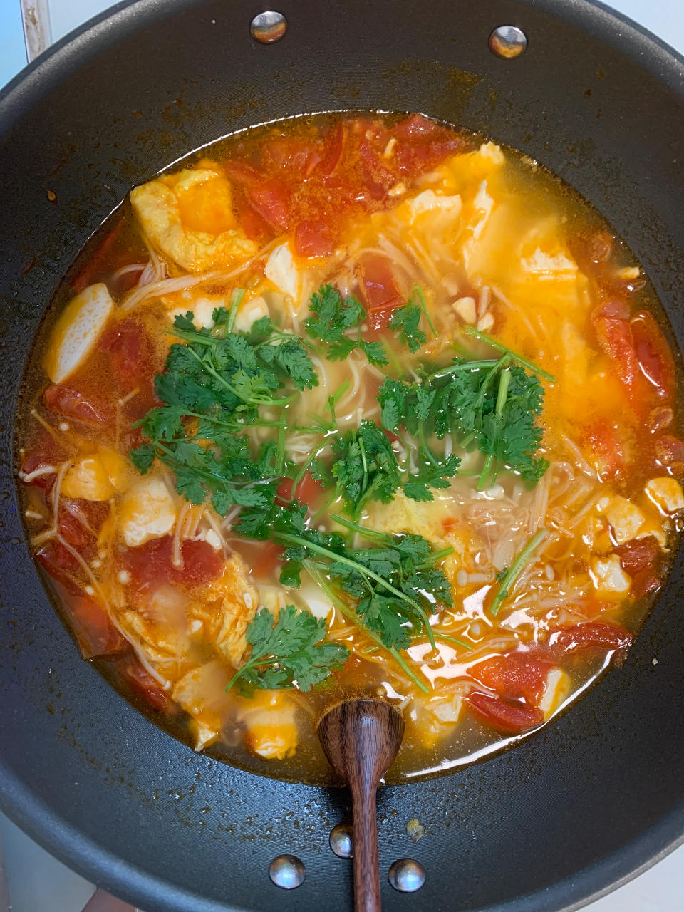 西红柿菌菇豆腐汤