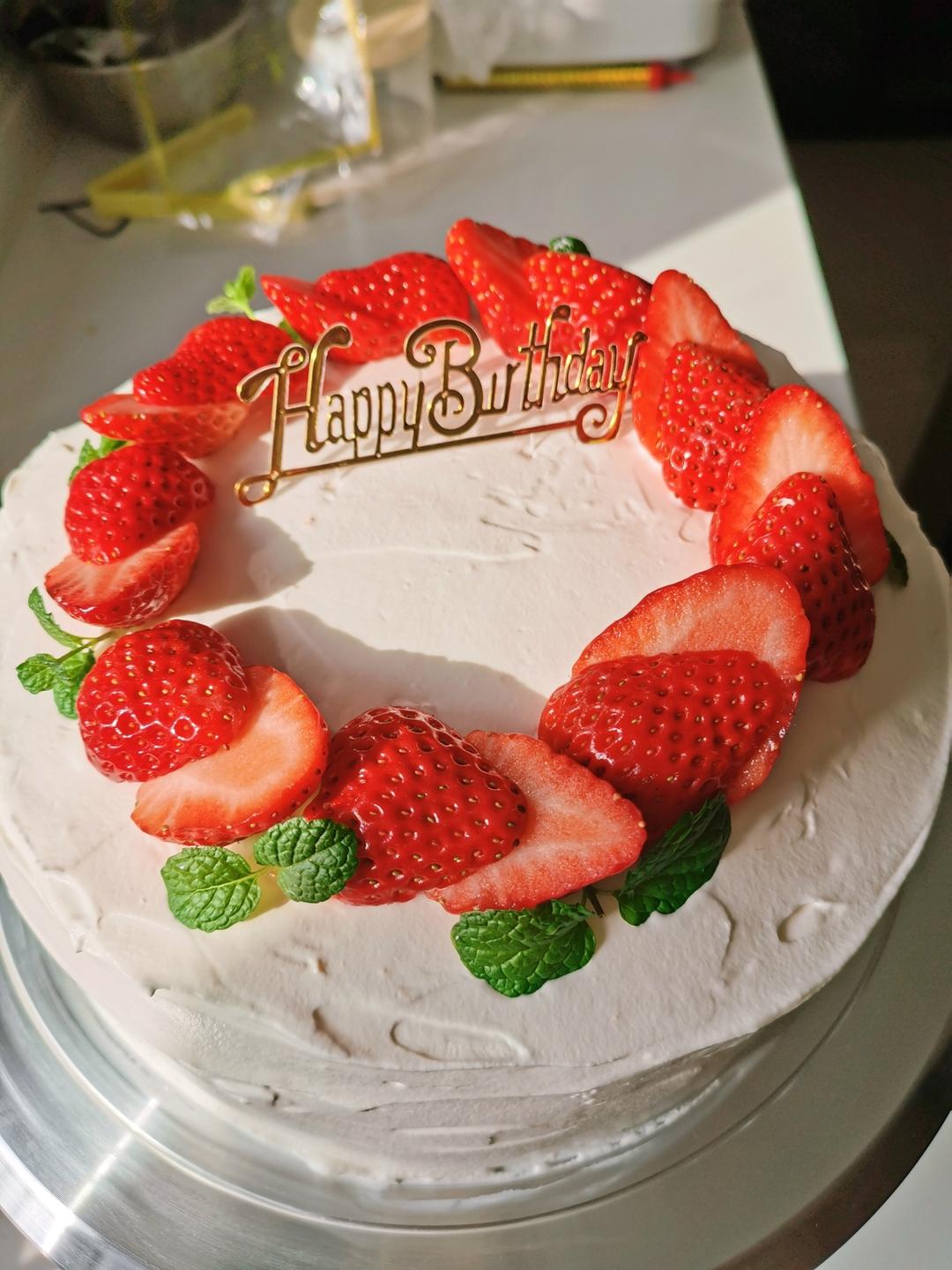新手必成8寸生日蛋糕（详细多图干货经验分享，解决戚风蛋糕塌陷，奶油饰面涂不好，烤箱温度不好掌握等各种问题）