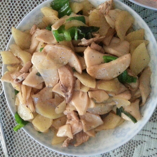 杏鲍菇辣椒炒土豆片