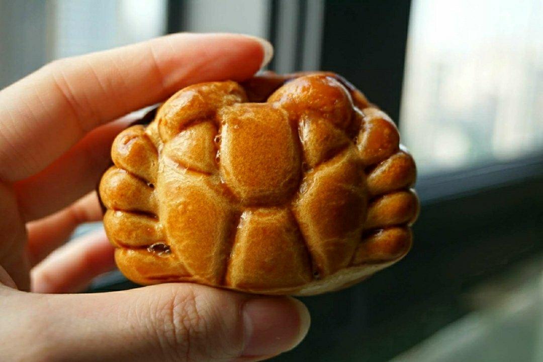 螃蟹月饼，广式蛋黄莲蓉螃蟹月饼，中秋月饼