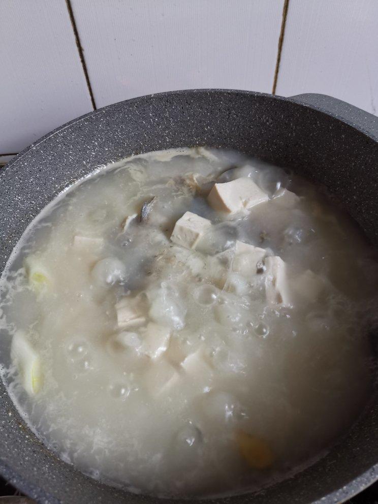 【营养月子餐】奶白鲫鱼豆腐汤——清热利尿 通气下乳