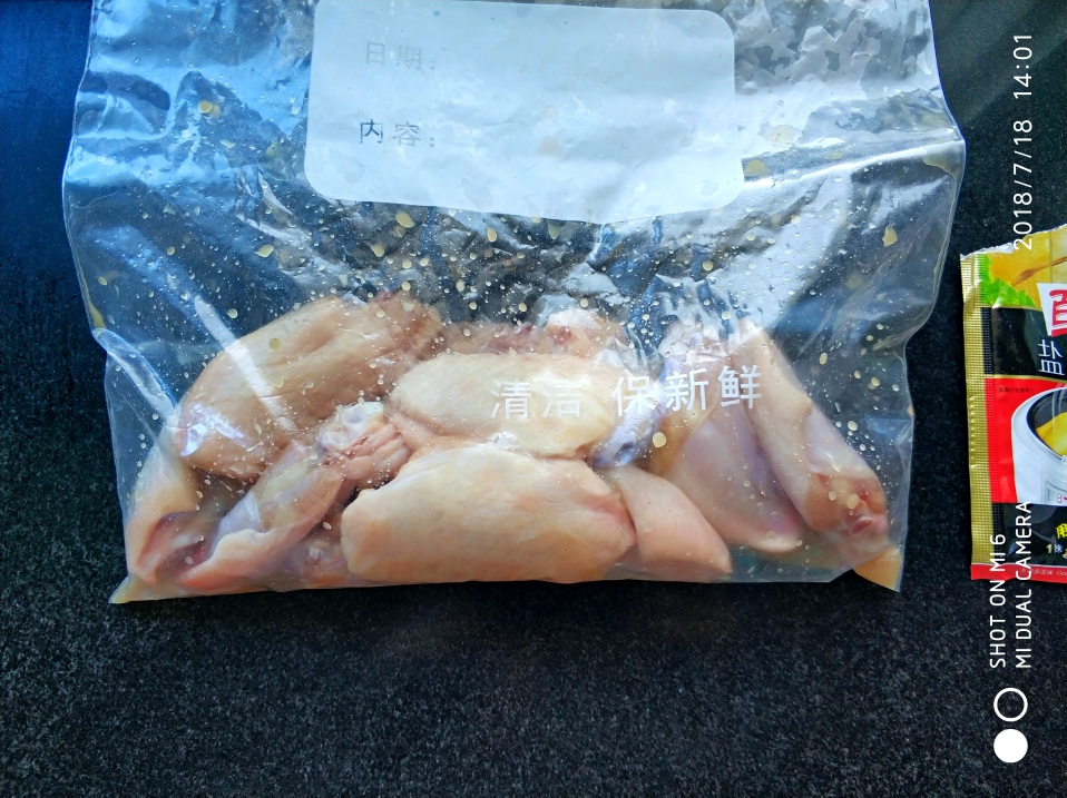 电饭锅版盐焗鸡翅的做法 步骤2