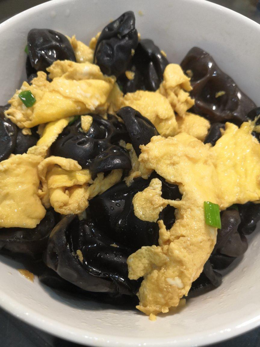 木耳炒鸡蛋 Wood ear Mushrooms with Egg