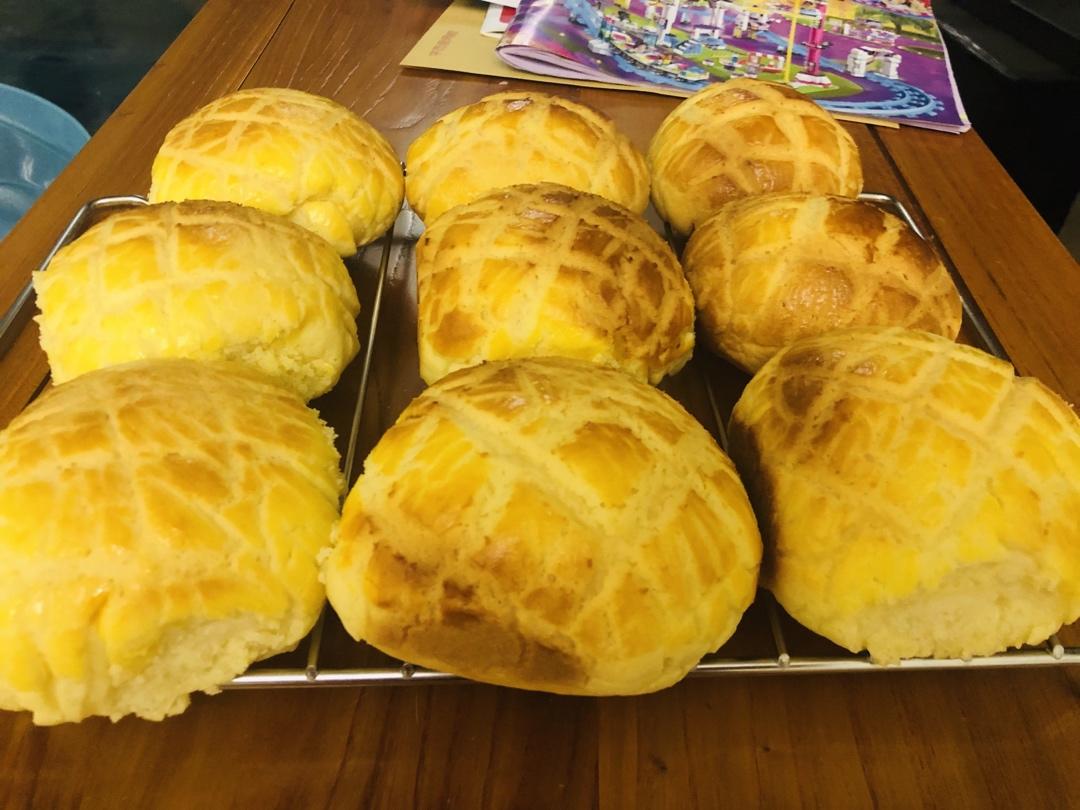 好吃到炸裂的港式菠萝包（附带制作酥皮的小视频）